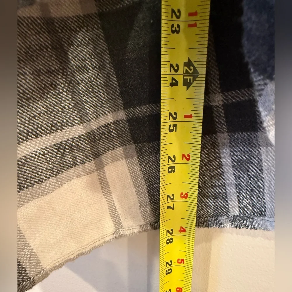 American Eagle Plaid Button Up Shacket Flannel Hoodie Black & White Size Small - Picture 2 of 5